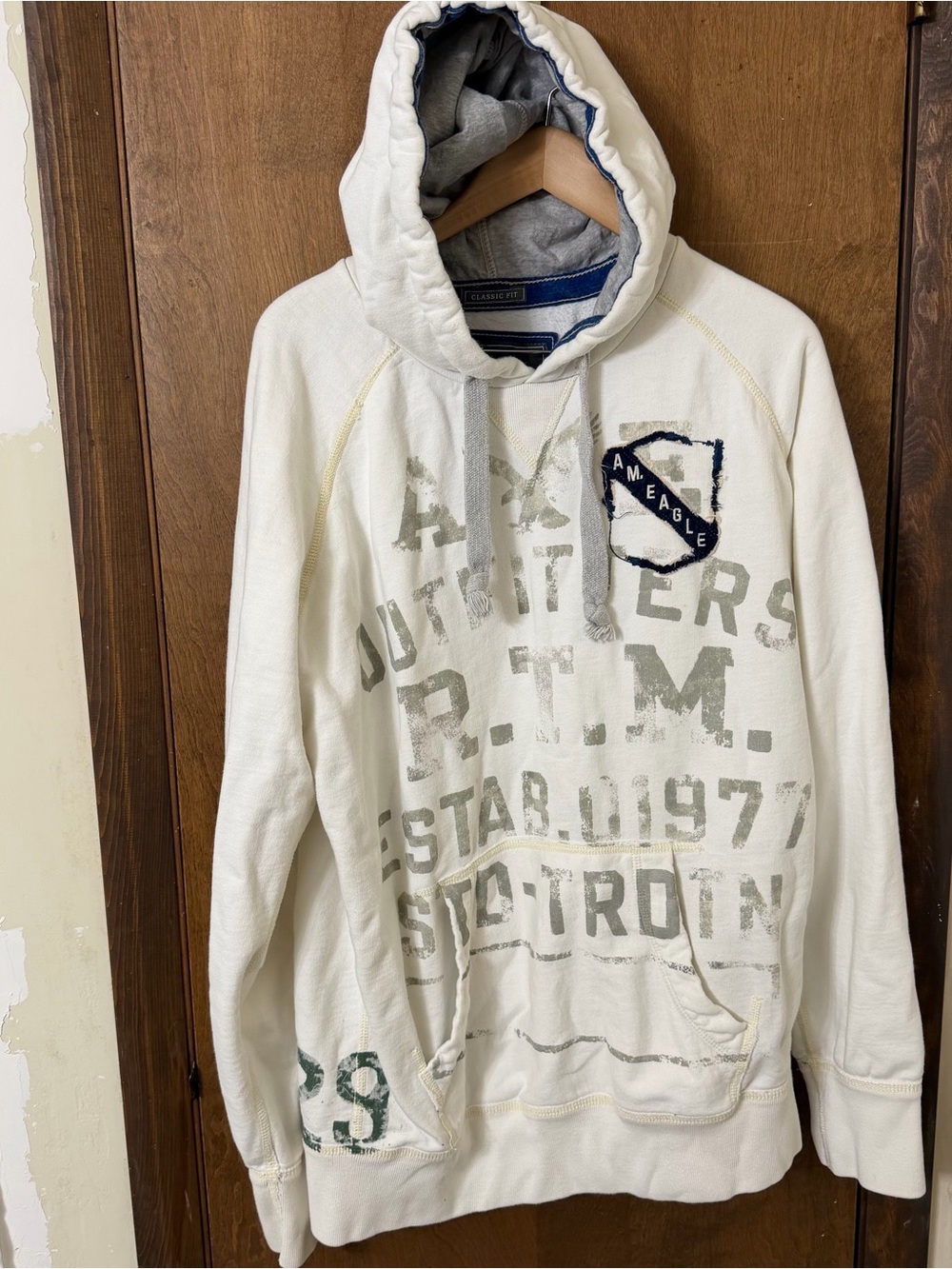 American Eagle XL Outfitters Off-White Graphic Hooded Sweatshirt